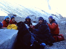 Souper d'équipe au camp de base (4200 mètres)